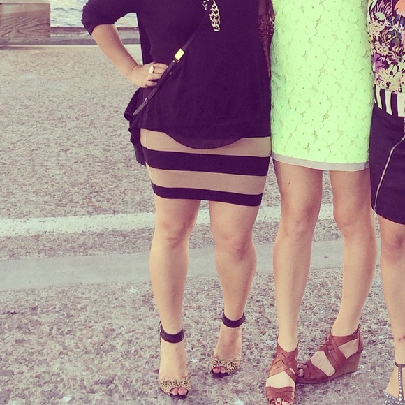 Black and Tan elastic pencil skirt - Picture 2 of 2